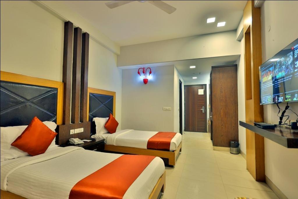 Hotel The Amaris Rishikesh Bagian luar foto