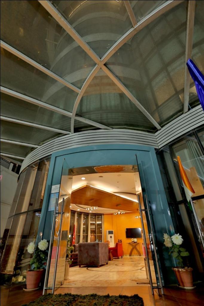 Hotel The Amaris Rishikesh Bagian luar foto