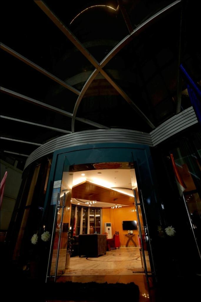 Hotel The Amaris Rishikesh Bagian luar foto
