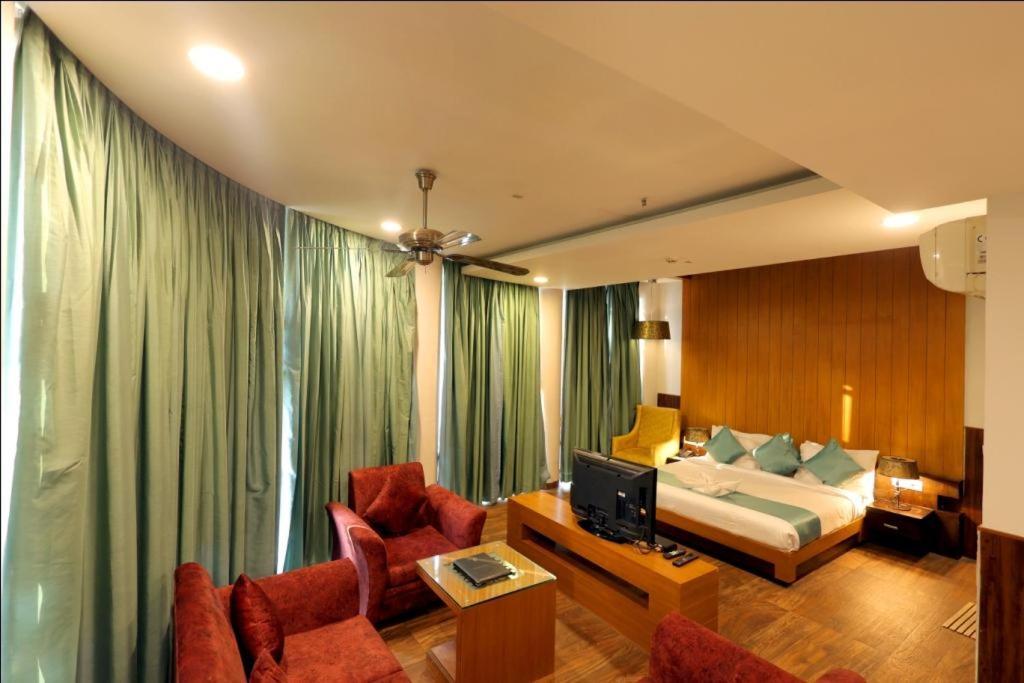 Hotel The Amaris Rishikesh Bagian luar foto