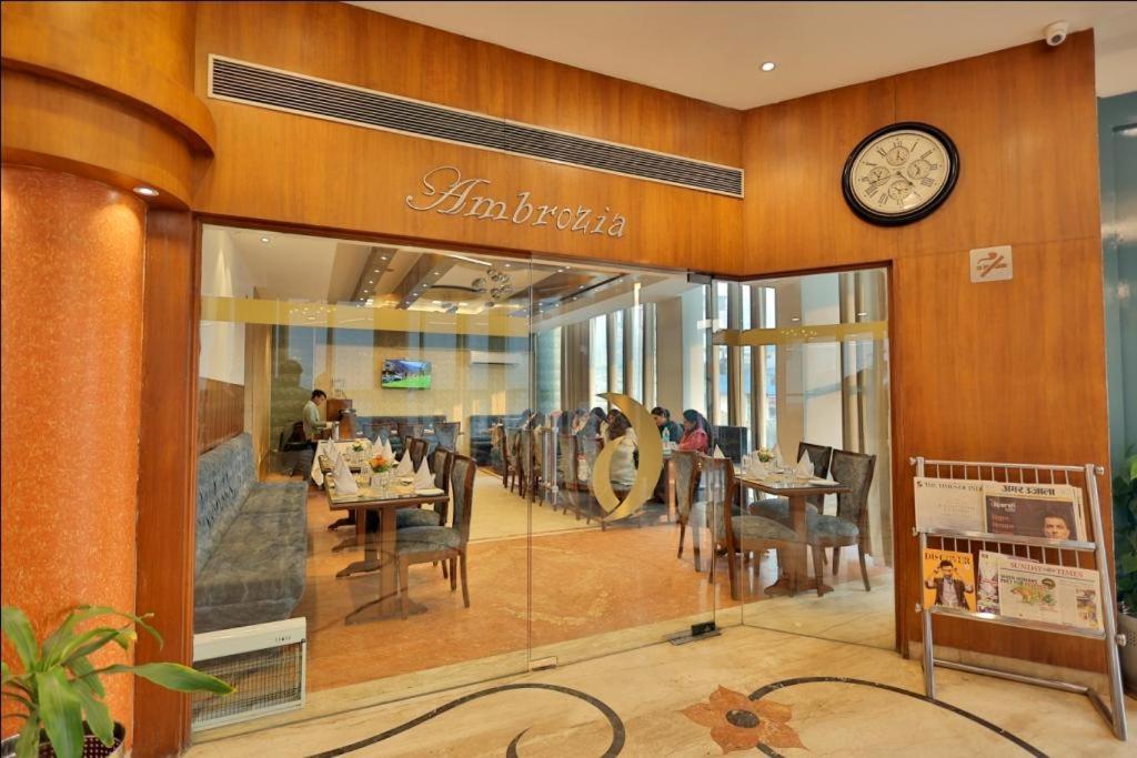Hotel The Amaris Rishikesh Bagian luar foto