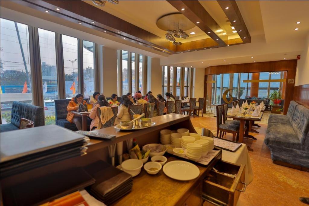 Hotel The Amaris Rishikesh Bagian luar foto