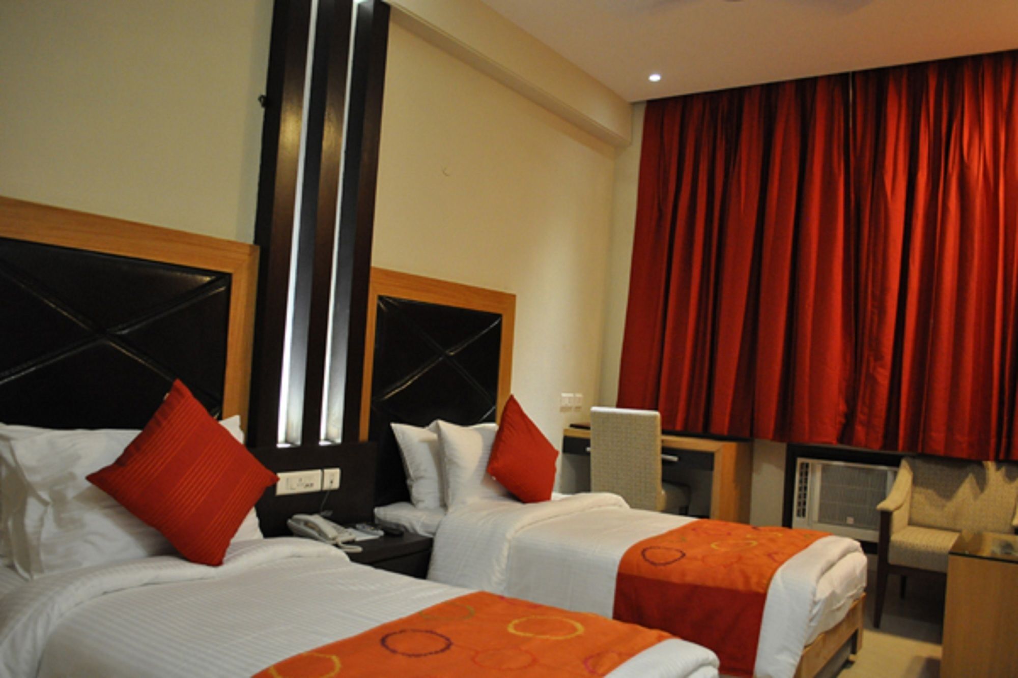 Hotel The Amaris Rishikesh Bagian luar foto
